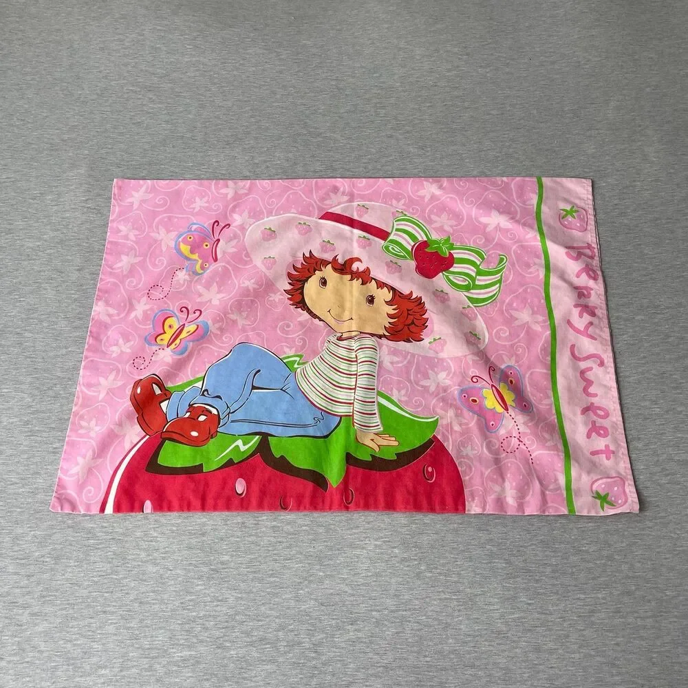 Strawberry Shortcake Y2K Vintage 2000s Pink Graphic Pillowcase